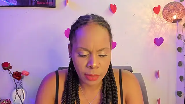 Snapshot of Camille_rose_ chatting on 03/03/25, 08:21 Camille rose online show from 03/03/25, 08:21