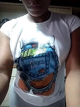 Snapshot of Camille_rose_ chatting on 11/05/25, 02:17 Camille rose online show from 11/05/25, 02:17