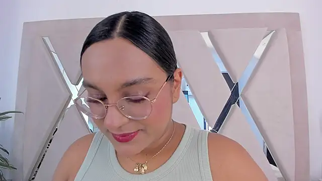 ellamontoya online show from 02/09/26, 12:09