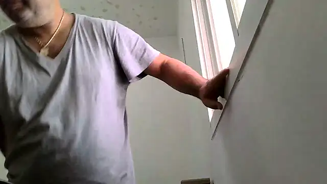 Snapshot of your_man85 chatting on 12/20/24, 10:27 your man85 online show from 12/20/24, 10:27