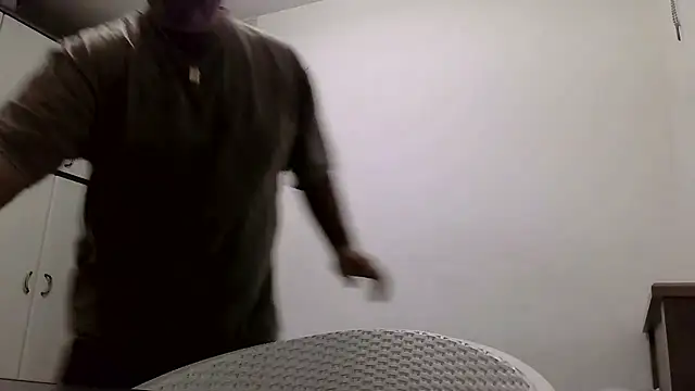 Snapshot of your_man85 chatting on 12/28/24, 06:18 your man85 online show from 12/28/24, 06:18