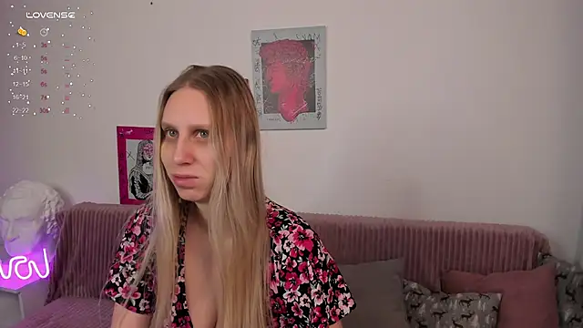 Snapshot of miissblonde chatting on 02/02/25, 03:21 miissblonde online show from 02/02/25, 03:21