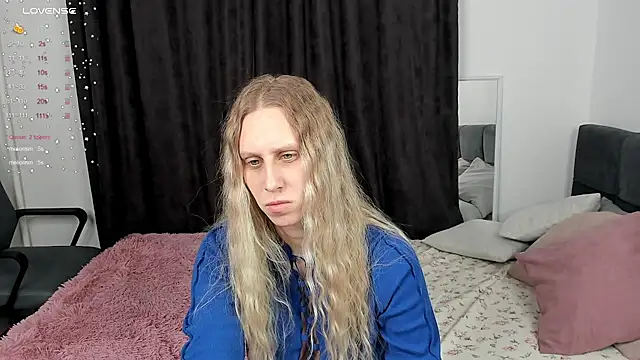 Snapshot of miissblonde chatting on 02/26/25, 02:04 miissblonde online show from 02/26/25, 02:04