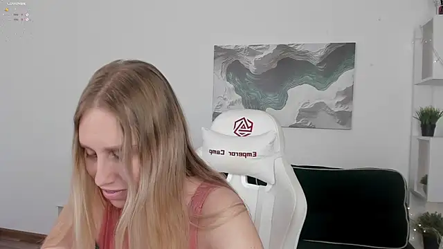 Snapshot of miissblonde chatting on 03/09/25, 06:06 miissblonde online show from 03/09/25, 06:06
