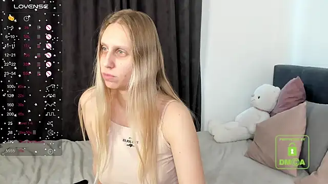 Snapshot of miissblonde chatting on 03/13/25, 08:37 miissblonde online show from 03/13/25, 08:37