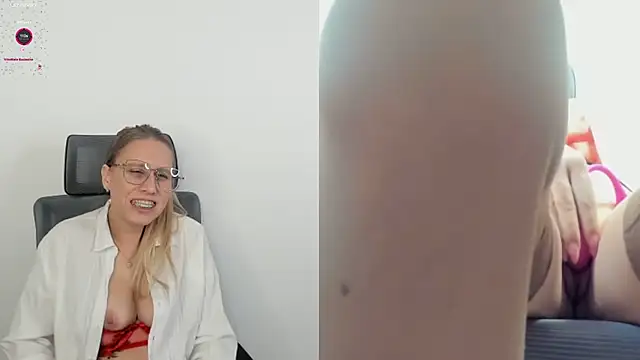 Snapshot of miissblonde chatting on 03/16/25, 09:27 miissblonde online show from 03/16/25, 09:27