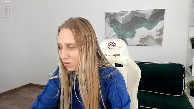 Snapshot of miissblonde chatting on 03/17/25, 05:56 miissblonde online show from 03/17/25, 05:56