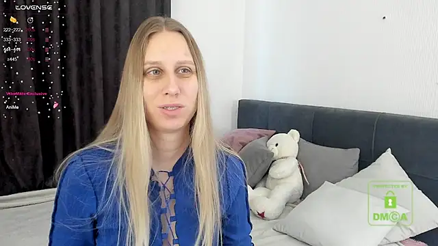Snapshot of miissblonde chatting on 03/23/25, 03:21 miissblonde online show from 03/23/25, 03:21