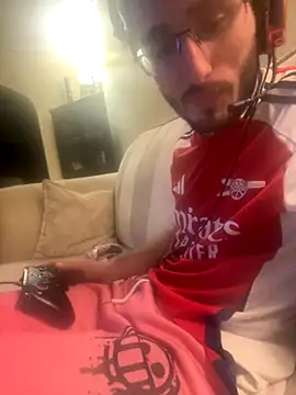 Snapshot of EE123458 chatting on 09/17/25, 10:33 EE123458 online show from 09/17/25, 10:33