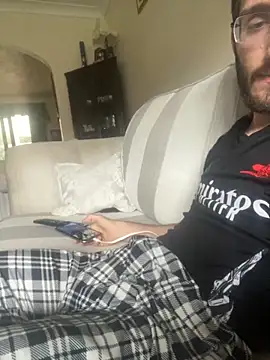 Snapshot of EE123458 chatting on 10/03/25, 12:46 EE123458 online show from 10/03/25, 12:46