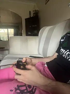 Snapshot of EE123458 chatting on 11/07/25, 03:01 EE123458 online show from 11/07/25, 03:01