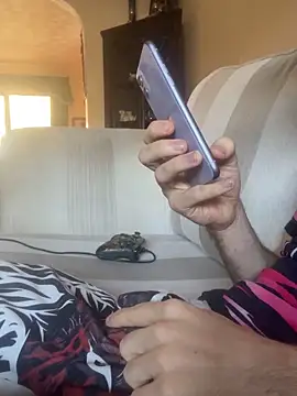 Snapshot of EE123458 chatting on 11/17/25, 12:55 EE123458 online show from 11/17/25, 12:55