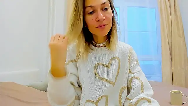 Snapshot of Mona_Cruz chatting on 12/07/24, 06:10 Mona Cruz online show from 12/07/24, 06:10