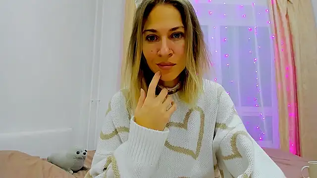 Snapshot of Mona_Cruz chatting on 12/14/24, 05:18 Mona Cruz online show from 12/14/24, 05:18