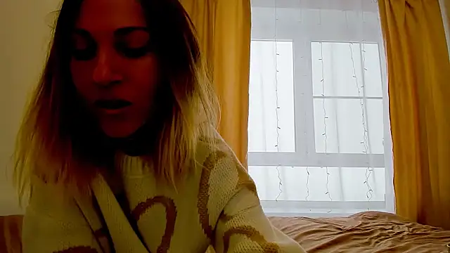 Snapshot of Mona_Cruz chatting on 12/14/24, 08:23 Mona Cruz online show from 12/14/24, 08:23