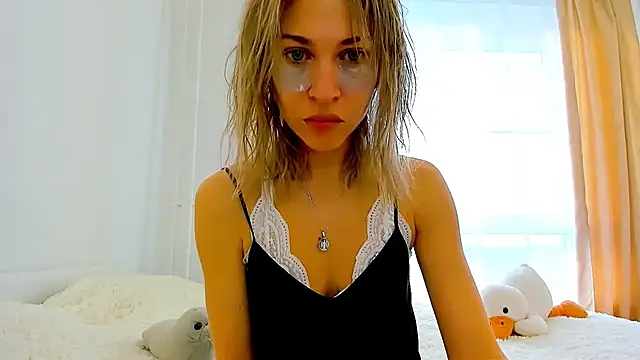 Snapshot of Mona_Cruz chatting on 02/19/25, 06:00 Mona Cruz online show from 02/19/25, 06:00