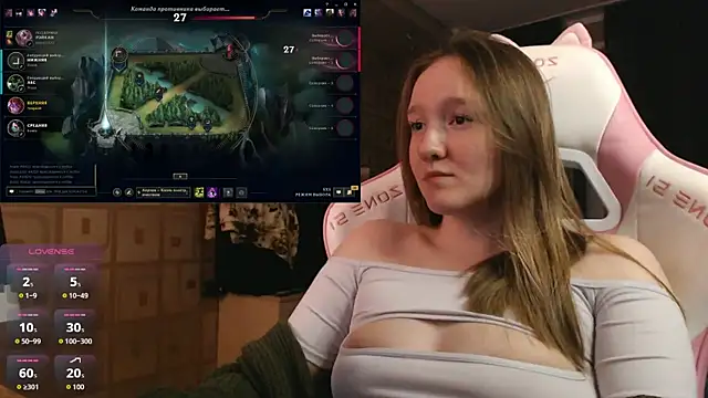 MoonlishSiren online show from 09/28/25, 08:03