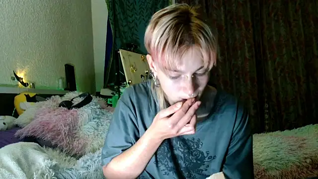 Snapshot of Sophie_Bell chatting on 05/15/26, 07:43 Sophie Bell online show from 05/15/26, 07:43
