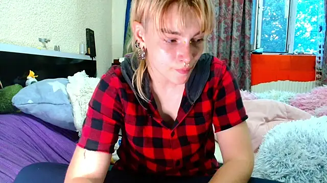 Snapshot of Sophie_Bell chatting on 05/27/26, 05:32 Sophie Bell online show from 05/27/26, 05:32