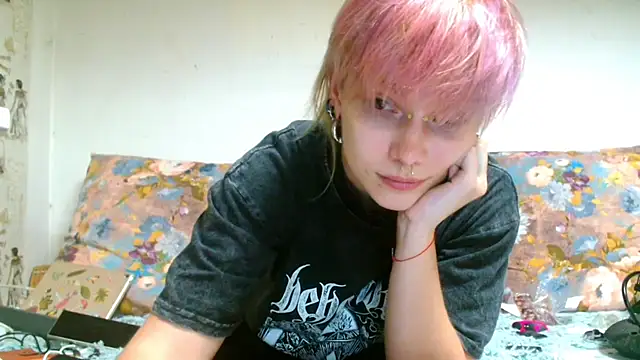 Snapshot of Sophie_Bell chatting on 06/13/26, 12:19 Sophie Bell online show from 06/13/26, 12:19
