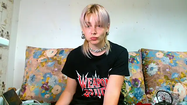 Snapshot of Sophie_Bell chatting on 06/26/26, 06:56 Sophie Bell online show from 06/26/26, 06:56