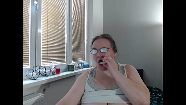 Snapshot of Sweetboobs chatting on 03/13/25, 11:08 Sweetboobs online show from 03/13/25, 11:08