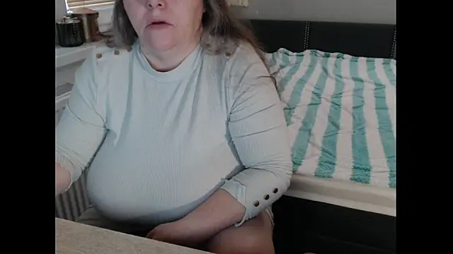 Snapshot of Sweetboobs chatting on 01/12/26, 08:19 Sweetboobs online show from 01/12/26, 08:19