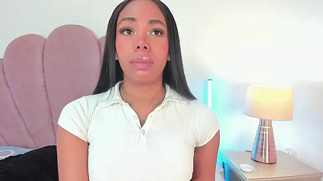 Nicole Paradise online show from 12/17/25, 12:44