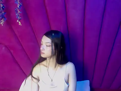 Aurora 18 online show from 04/14/26, 02:34