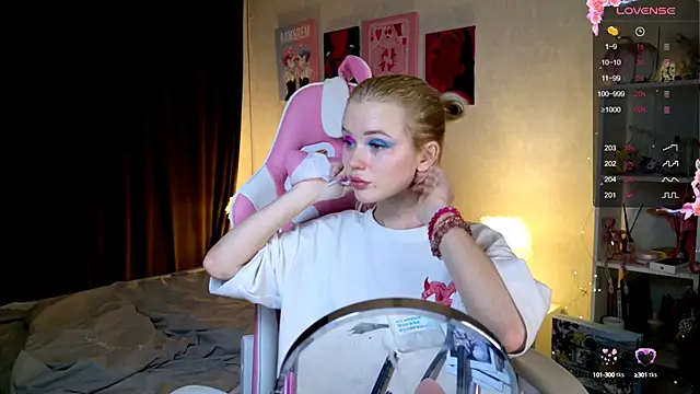 LexieLoree online show from 12/11/24, 03:35