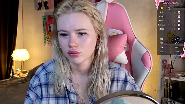 LexieLoree online show from 12/13/24, 03:38