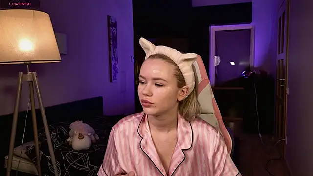 LexieLoree online show from 03/17/25, 04:08