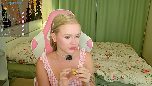 LexieLoree online show from 09/29/25, 03:00