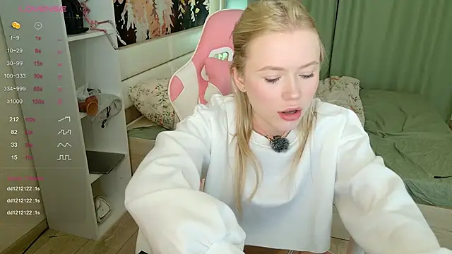 LexieLoree online show from 10/14/25, 02:56