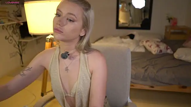 LexieLoree online show from 11/04/25, 04:00