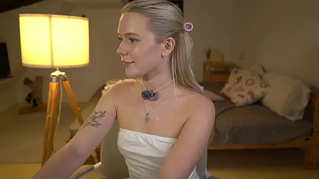 LexieLoree online show from 11/13/25, 04:17