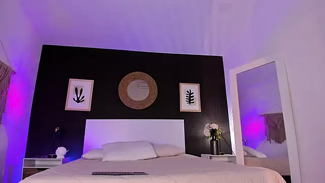 VioletPaket online show from 10/03/25, 11:40