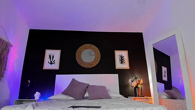 VioletPaket online show from 11/11/25, 11:54