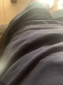 Snapshot of DManL chatting on 11/10/25, 04:00 DManL online show from 11/10/25, 04:00