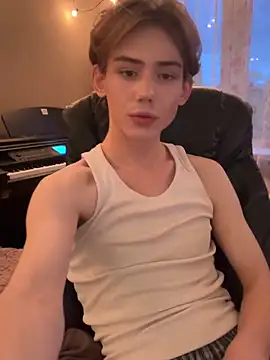 Snapshot of Ohnosashaa chatting on 10/13/25, 03:01 Ohnosashaa online show from 10/13/25, 03:01