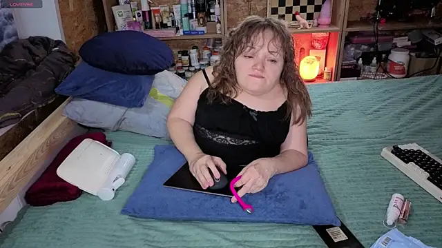 MiniNatalie online show from 12/04/25, 01:42