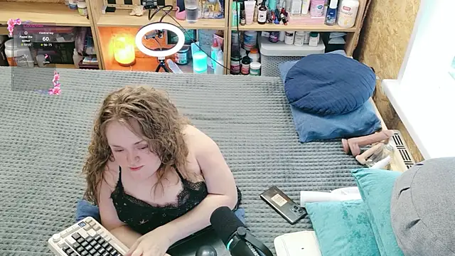 MiniNatalie online show from 04/05/26, 10:23