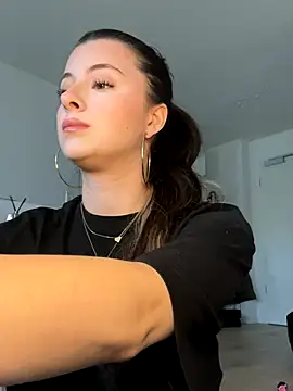 Mia-Minou online show from 11/26/25, 10:49