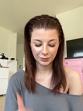 Mia-Minou online show from 04/02/26, 12:14