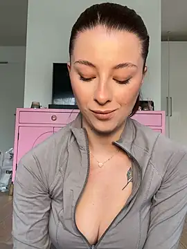 Mia-Minou online show from 04/09/26, 07:58