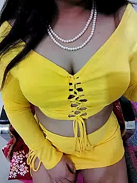 Snapshot of SHUBHI880 chatting on 03/03/25, 01:31 SHUBHI880 online show from 03/03/25, 01:31