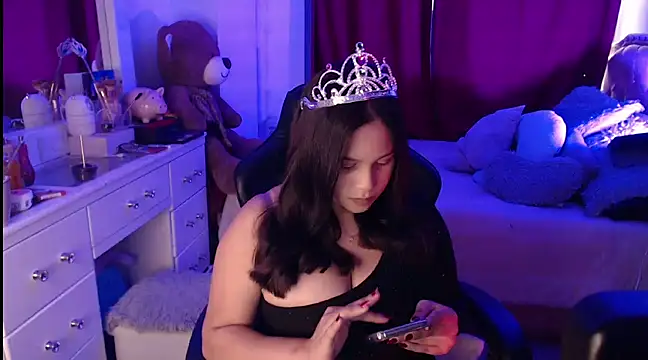 Snapshot of Beamber_ chatting on 12/28/24, 10:02 Beamber online show from 12/28/24, 10:02