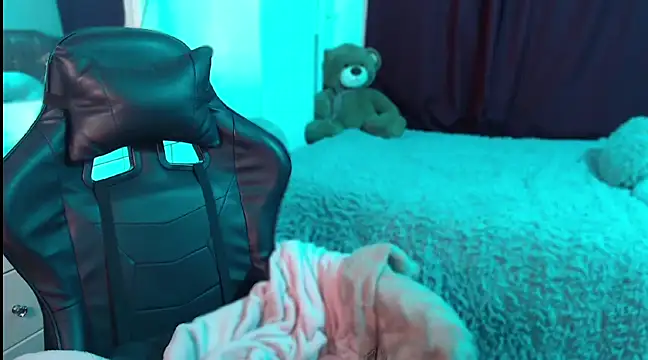 Snapshot of Beamber_ chatting on 02/09/25, 01:00 Beamber online show from 02/09/25, 01:00