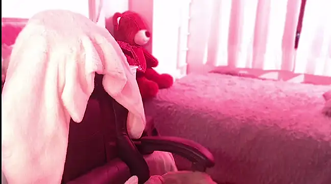 Snapshot of Beamber_ chatting on 03/04/25, 04:17 Beamber online show from 03/04/25, 04:17