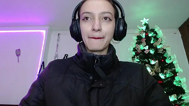 Eloise-brown online show from 12/18/24, 12:54